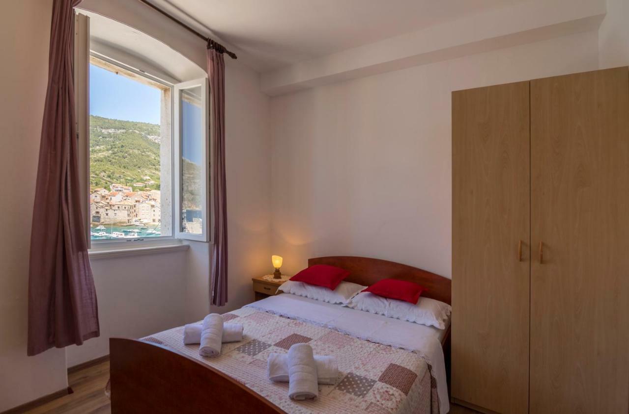 Apartment Riva 5 Komiža Екстериор снимка