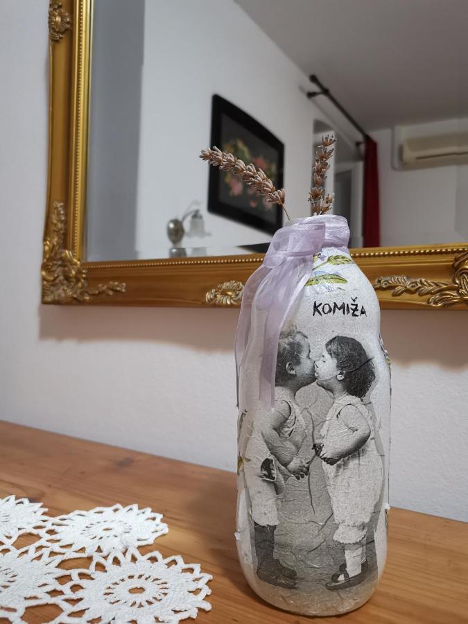 Apartment Riva 5 Komiža Екстериор снимка